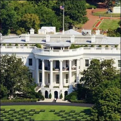 Quelle ancienne Première dame des États-Unis a publié en 2018 ses mémoires sous le titre "Devenir" ?