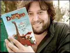 Qui est l'auteur de la saga littéraire « Amos Daragon » ?