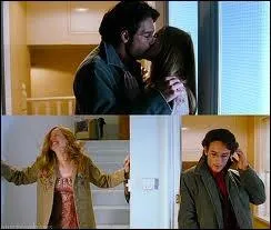 Qui va interrompre Laura Linney- Sarah, lors du top-hot de son rendez-vous amoureux avec son sduisant collgue de bureau le beau Karl ?