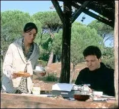 Lorsque Jamie perd les feuillets de son roman  cause du vent qui les fait chuter dans l'eau, il saute  l'eau, mais a peur d'y trouver quoi ?