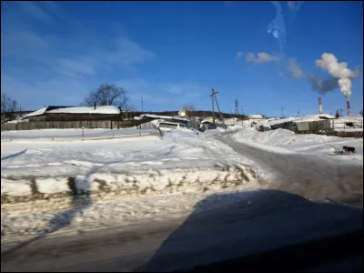 En 16 lettres : hypercontinental. Ce type de climat se caractérise par des amplitudes thermiques plus grandes que dans le climat continental. Sur une année, en un même lieu, quelle est la plus grande différence observée entre la plus haute et la plus basse température ?