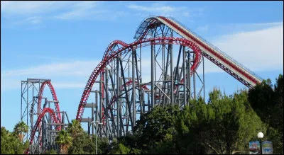 En 21 lettres : quadridimensionnelles. Que signifie cet adjectif lorsqu'il est appliqué à des montagnes russes ?