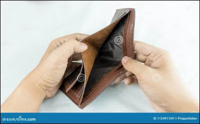 Situation 3 : tu rentres chez toi et ta maman te dit : ''Désolée chérie, je nai plus dargent pour le dîner et je sais que toi, tu as 30 euros.'' 
Que fais-tu ?