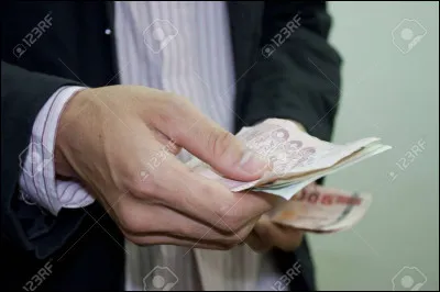 Dépenses-tu beaucoup dargent ?