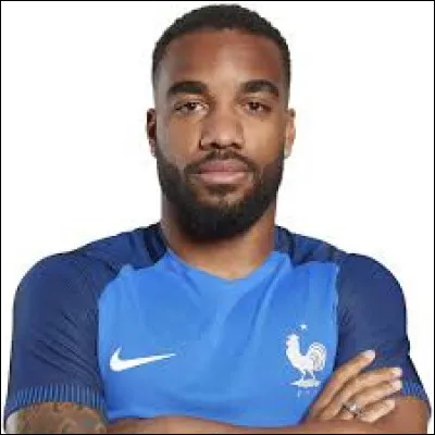 Alexandre Lacazette est un footballeur international français qui évolue au poste d'attaquant à l'Olympique lyonnais.