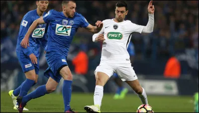 En 2017, quel club amateur normand élimine le RC Strasbourg en 8e avant de s'incliner en quarts face au PSG ?