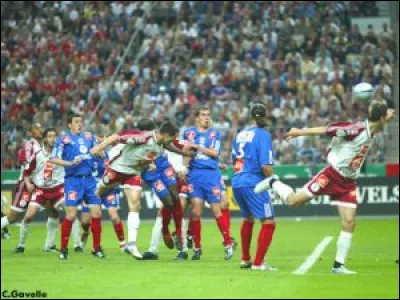 Deux clubs de Ligue 2 ont échoué en finale : le premier en 2004, battu par le PSG :