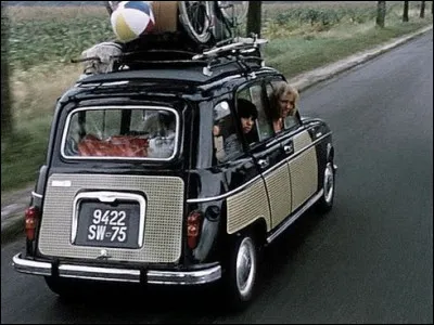 Quelle est l'auto de Micheline Presle dans ''Les Saintes Chéries'' ?