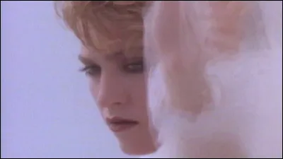 Qui chantait "Like a virgin" en 1985 ?