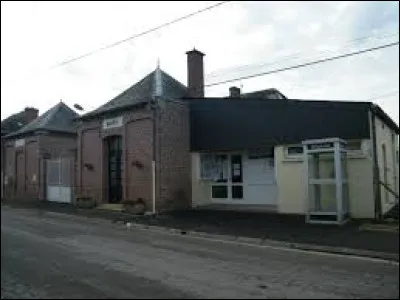 Je vous emmène dans les Hauts-de-France, à Moyencourt. Village de l'arrondissement de Péronne, il se situe ...