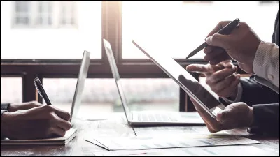 Imaginons que ton meilleur ami a eu une note plus élevée que la tienne dans une matière où tu es censé(e) être le/la meilleur(e). Quelle est ta réaction ?