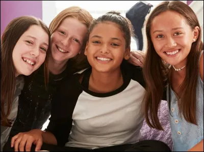 Tu apprends que ta meilleure amie est en couple, par un autre ami. Tu connais la chanson : quelle est ta réaction ?