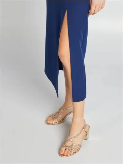 Veux-tu que ta robe ait une ouverture en bas ?