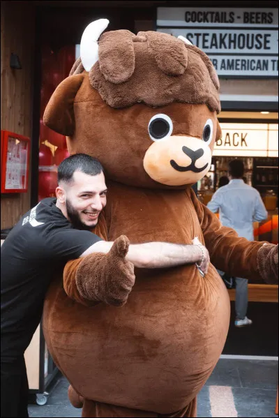 De quelle chaîne de restaurants le bison Bizcoto est-il la nouvelle mascotte ?