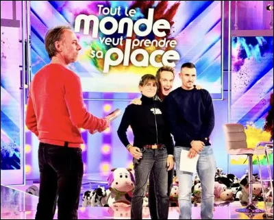 Quelles sont les peluches collectées par Cyril Féraud dans le jeu "Tout le monde veut prendre sa place" ?