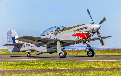 Quel est cet avion facilement identifiable avec son cockpit ?