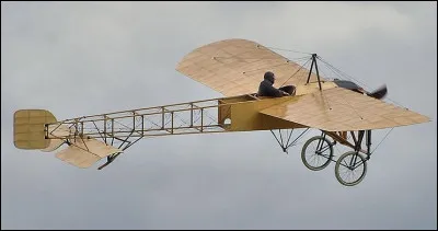 En quelle année Louis Blériot traverse-t-il la Manche aux commandes de son Blériot XI ?
