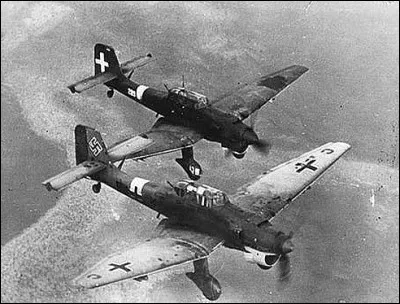 Quel est cet avion allemand d'attaque qui va semer la terreur dans les convois de réfugiés en 1940 ?