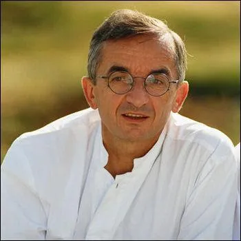 Possde un restaurant  Laguiole et un autre ' L'Hokkado'  Tokyo avec son fils.