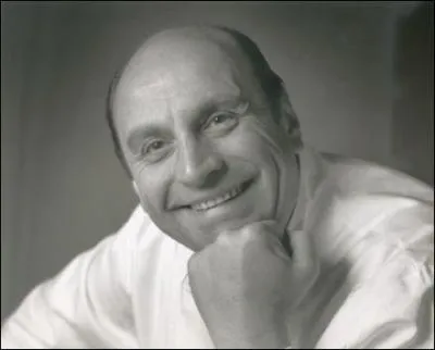 Chef trop vite parti  l'age de 52 ans. Trs mdiatique aussi. Sa femme reprend le flambeau avec le chef Patrick Bertron de ' La Cte d'Or', son restaurant  Saulieu en Bourgogne.