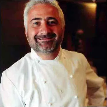 Possde son restaurant  Paris dans le 17 me.