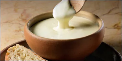 A partir de quel lait la cancoillotte est-elle préparée ?