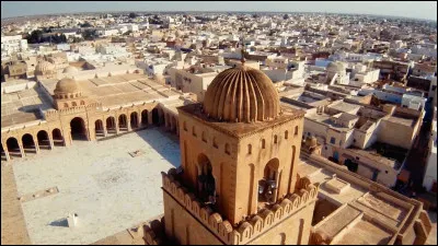 Dans quel pays la ville de Kairouan est-elle située ?
