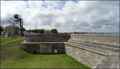 Vous pouvez vous promener sur les remparts de cette citadelle édifiée sur l'ordre de Richelieu puis modernisée par Vauban pour être un élément-clef du dispositif de défense du littoral atlantique. Dans quelle ville vous trouvez-vous ?