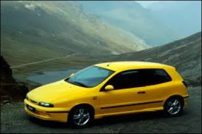 Cette voiture jaune est une ?