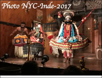 Quel est le nom de cette forme de thèatre dansé unique au monde, originaire de l'État du Kerala en Inde ?