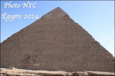 Quel est le nom de cette pyramide d'Égypte, tombeau du fils de Khéops ?