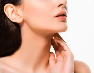 Est-ce que ta mâchoire est musclée (bien tracée, elle forme un carré) ?