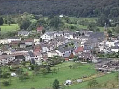 Commune de l'aire d'attraction Carolomacérienne, dans un méandre de la Meuse, Joigny-sur-Meuse se situe dans le département ...