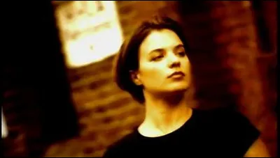 De quelle chanson proviennent ces paroles : « My love has got no money. He's got his strong beliefs, My love has got no power, He's got his strong beliefs » ?