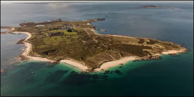 Toujours lors de la guerre de Sept Ans, La Pérouse est blessé et capturé par les Anglais lors de la bataille des Cardinaux, en 1759. Elle a eu lieu près de l'île d'Hoedic. Dans quel actuel département breton se trouve-t-elle ?