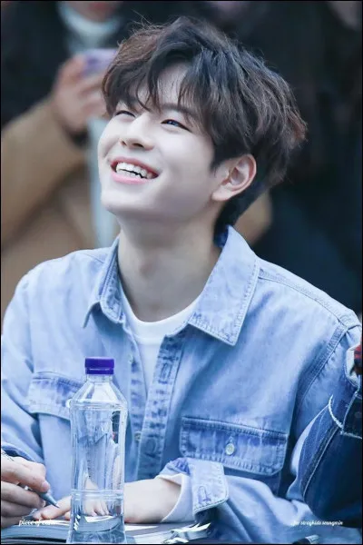 Qui est l'interprète de "As We Are" ?