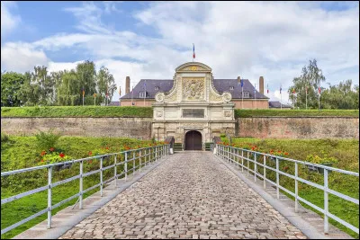 Julien Hapiot, né le 30 septembre 1913 à Gauchin-Le-Gal (Pas-de-Calais), fut fusillé par condamnation à Arras le 13 septembre...