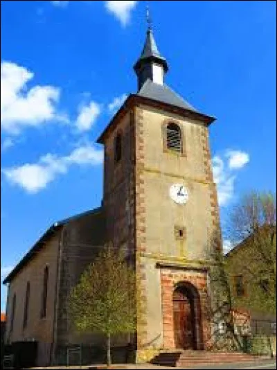 Voici l'église Saint-Denis, à Crévic. Village de l'aire d'attraction Nancéenne, traversé par le Sânon, il se situe dans le département ...