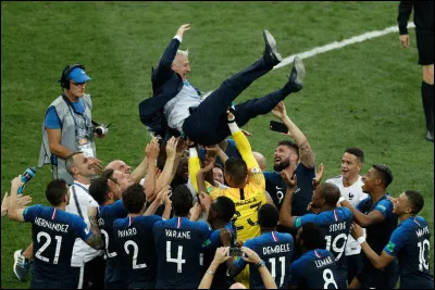 Complétez la phrase suivante : "Second poteau... !"