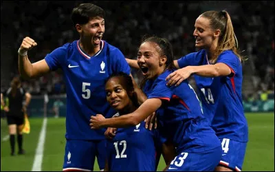 Dans l'équipe féminine, qui a marqué le 1000e but ?
