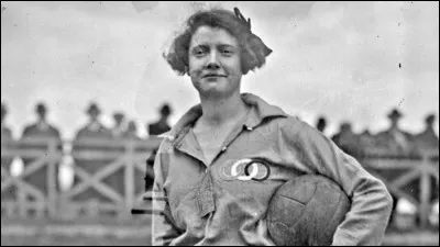 Qui a été la première capitaine de l'équipe de France ?