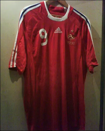 Quand, pour la première fois, les maillots de l'Équipe de France sont-ils floqués, avec le numéro des joueurs, dans le dos ?