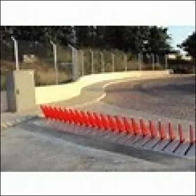 Bénabar -À la campagne - 1950 - A la campagne / Y a toujours un truc à voir / Des sangliers, --- / Des vieux sur des tracteurs / A la campagne. Qu'y a-t-il aussi à voir ?