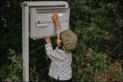 Cayouche - La chaîne de mon tracteur - 1994 - Cette chanson nous vient du folklore québécois, là-bas aussi, il y en a qui ne veulent pas travailler, qu'attendent-ils ?