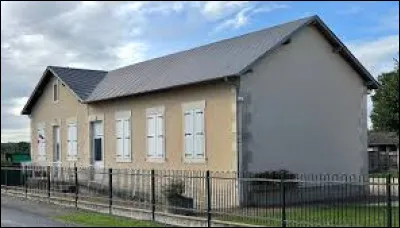 Petit village de 68 habitants, dans l'arrondissement de Nevers, Lamenay-sur-Loire se situe dans le département ...