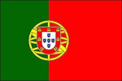 Le drapeau actuel du Portugal a succédé en 1911 à l'ancien drapeau qui était ...