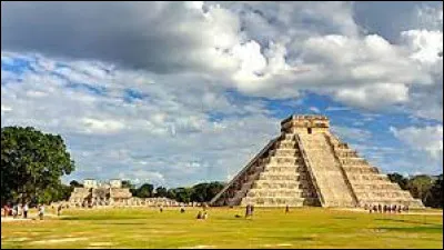 Sur quelle couleur du drapeau du Mexique se trouvent les armes du pays ?