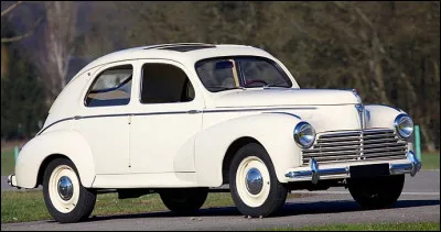 Quelle est cette Peugeot souvent surnommée coque de bateau renversée ?