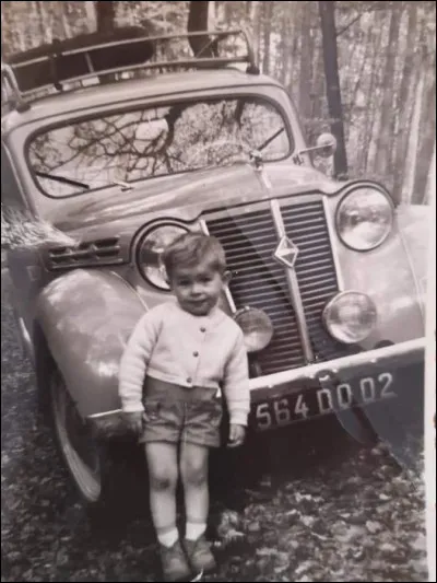 Cette Renault fut commercialisée de 1937 à 1960 mais la version break sera la plus diffusée. Quel est ce modèle ?