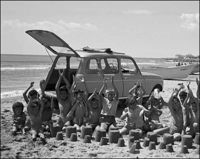 Pour contrer le succès de la 2CV Renault riposte en 1961 avec la ...